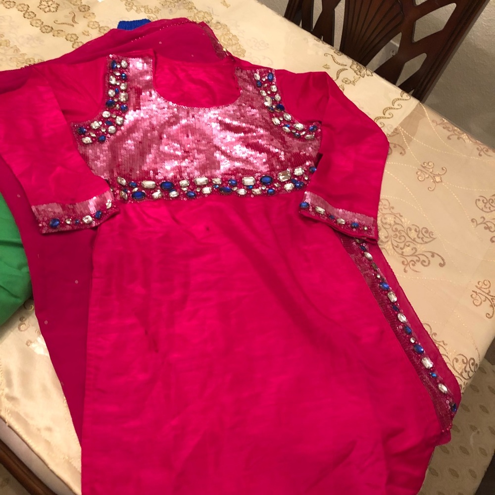 Pakistani suit - Picture 4 of 5